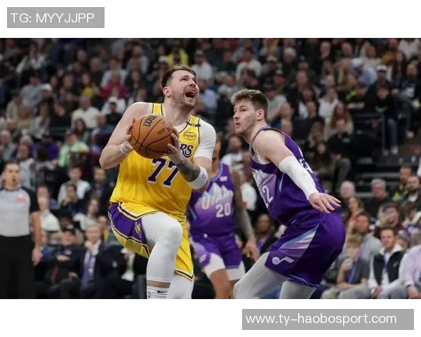 奎因关键反击撞倒东契奇湖人成功挑战改判为进攻犯规